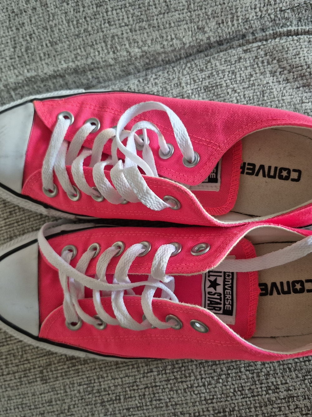 Converse Chuck Taylor Low Top Sneakers - Hot Pink